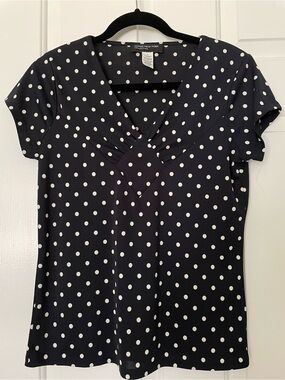 Jones New York Navy Black Polka Dot V-Neck Short Sleeve Top